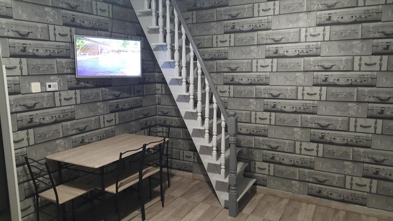 Illaberek Apartmanok ハイデゥソボスロー エクステリア 写真