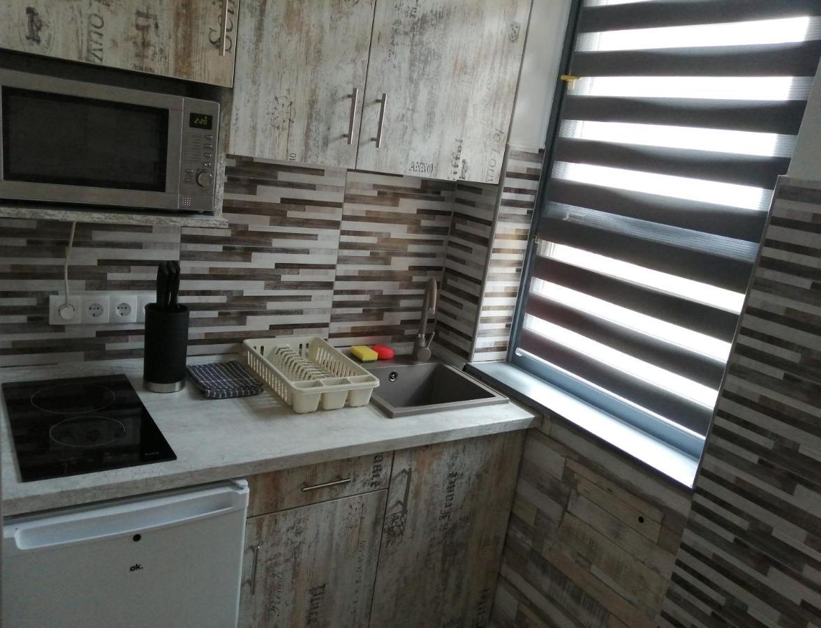 Illaberek Apartmanok ハイデゥソボスロー エクステリア 写真