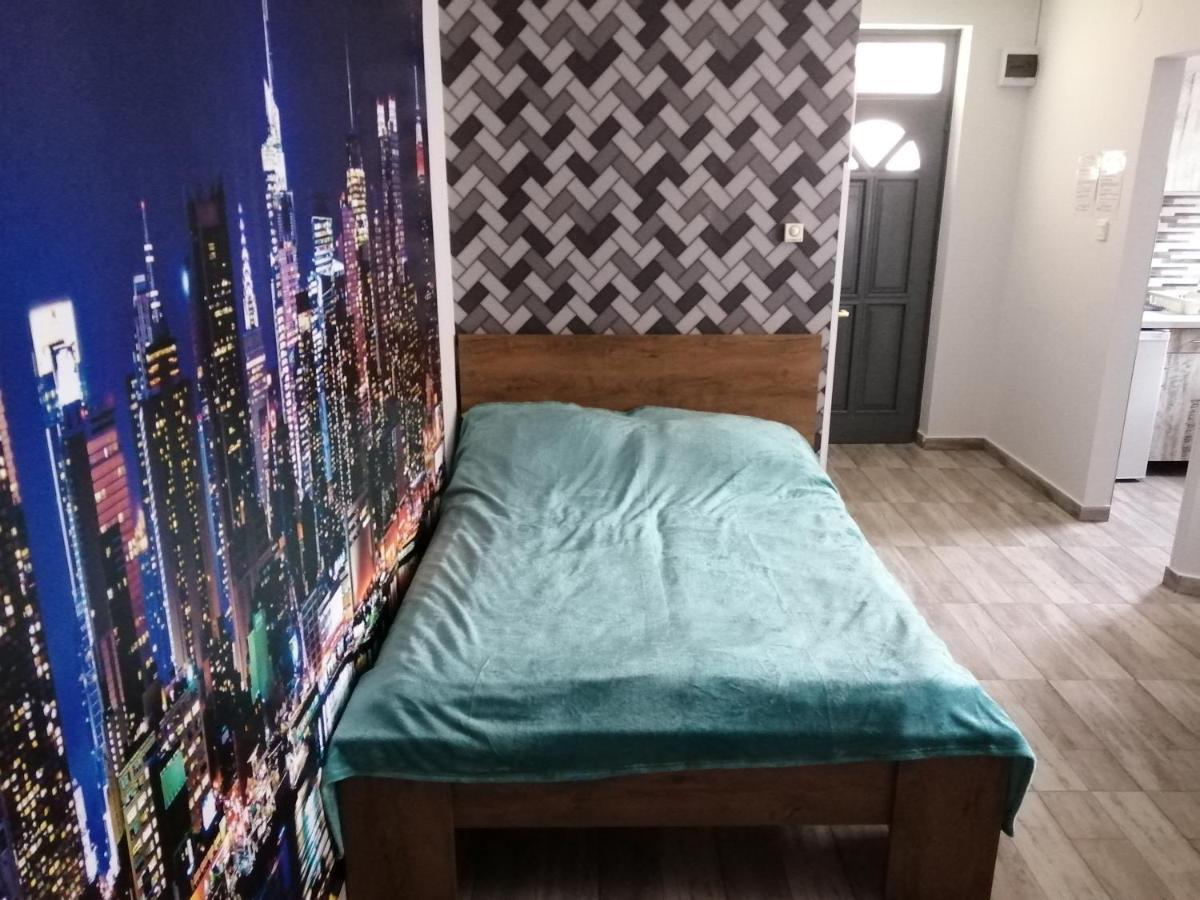 Illaberek Apartmanok ハイデゥソボスロー エクステリア 写真