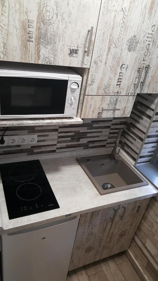 Illaberek Apartmanok ハイデゥソボスロー エクステリア 写真